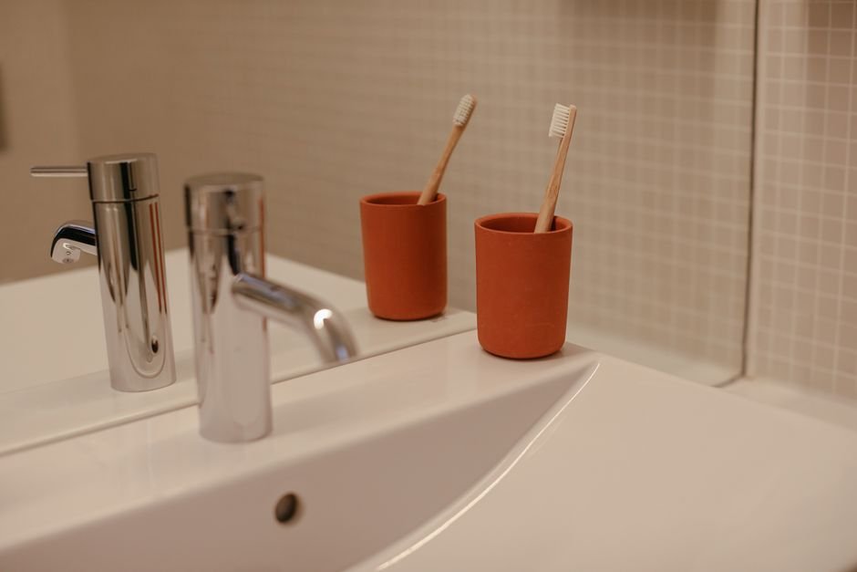 2. Copo de cerâmica ou porcelana
