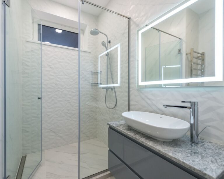 Espelho com Moldura de LED: 5 Motivos Para Instalar no Banheiro