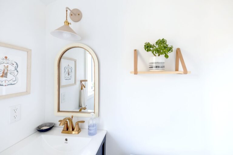 Prateleira Flutuante no Banheiro: como instalar e decorar