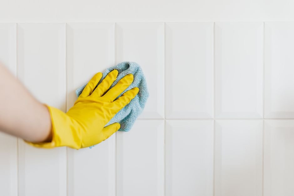 6. Limpar com produto abrasivo