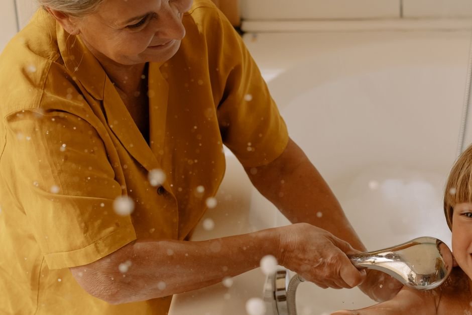 7. Carrinho de apoio para quem cuida de outra pessoa no banho