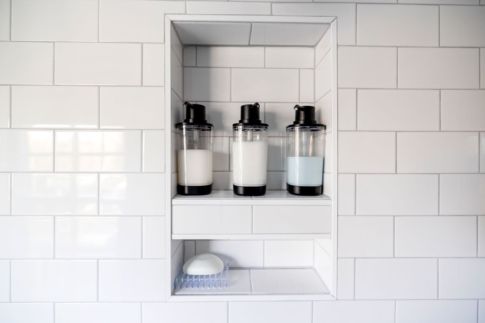 Como Organizar Produtos de Banho no Box: 5 ideias para parar de empilhar frasco