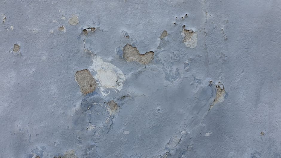 Erro #3: Pintar por cima com tinta que não deixa a parede respirar
