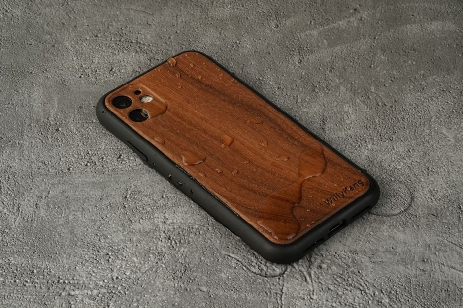 Ideia #2: Suporte magnético no nicho do box, com case à prova d'água